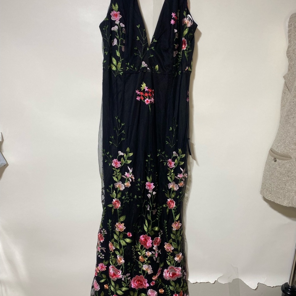 NWT Lulus Floral Embroidered Dress